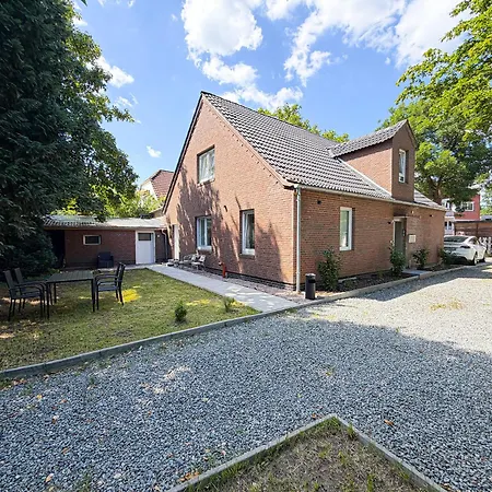 Apartment ImmoStay I#2- Apartment mit Garten&Privatparkplatz, WiFi&TV